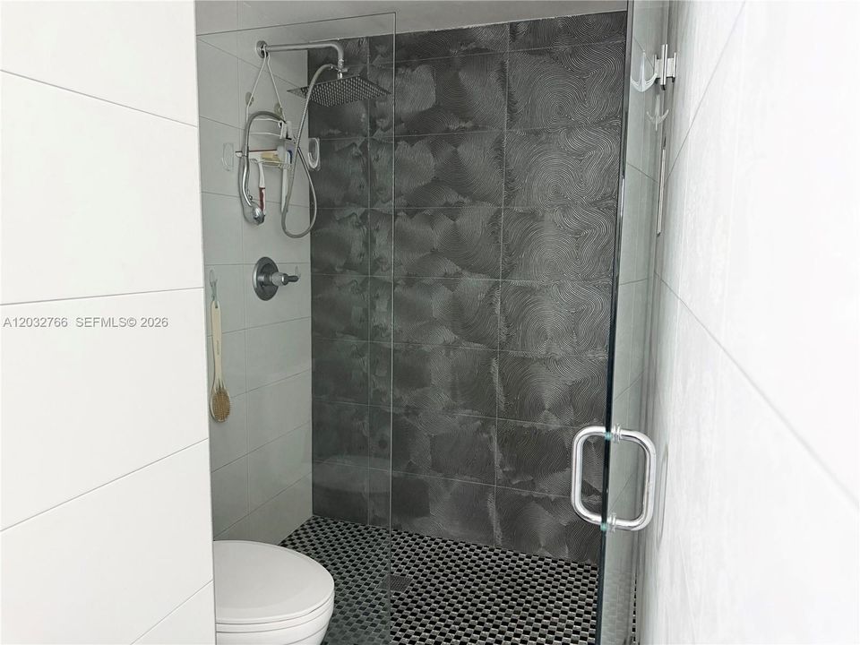 For Sale: $220,000 (2 beds, 2 baths, 1132 Square Feet)