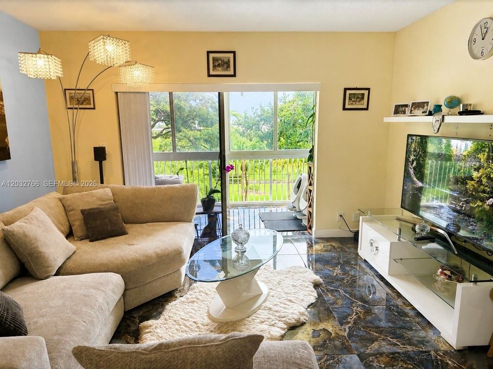 For Sale: $220,000 (2 beds, 2 baths, 1132 Square Feet)