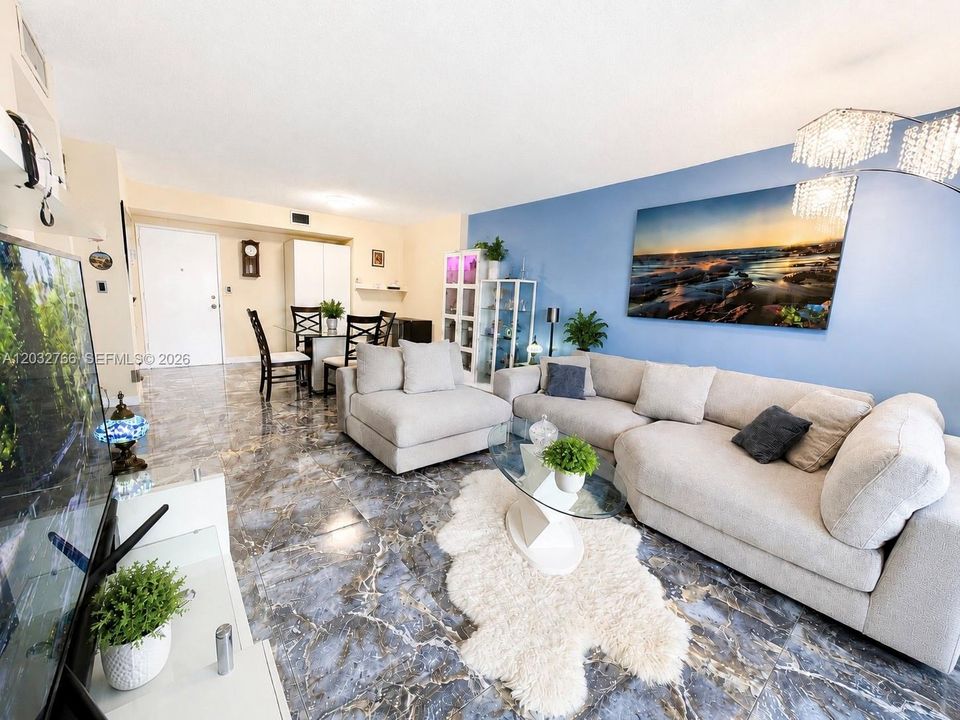 For Sale: $220,000 (2 beds, 2 baths, 1132 Square Feet)