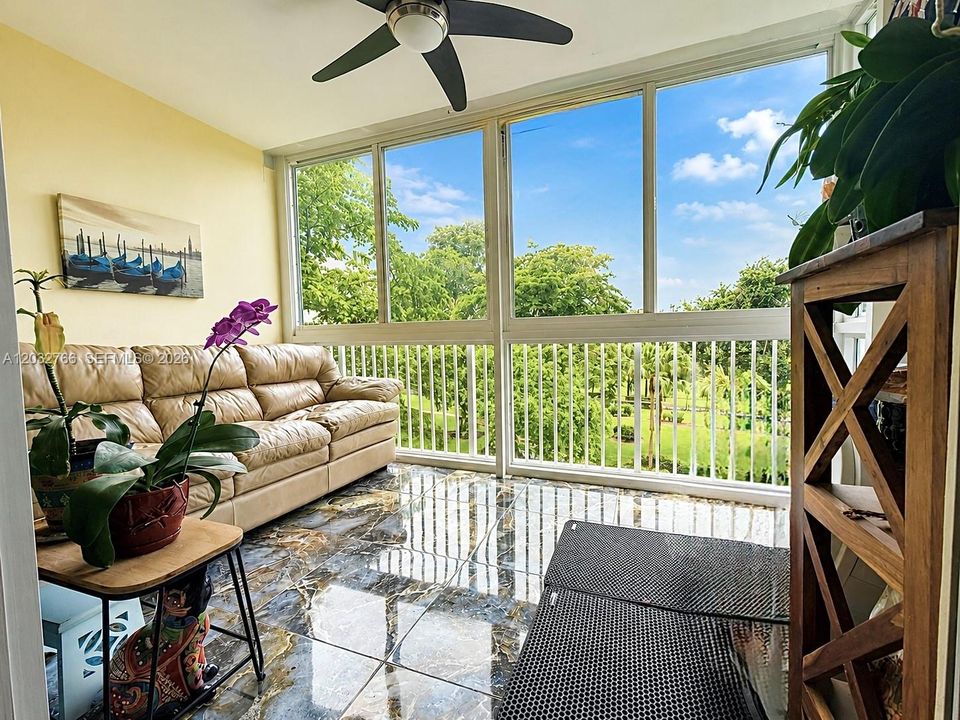 For Sale: $220,000 (2 beds, 2 baths, 1132 Square Feet)