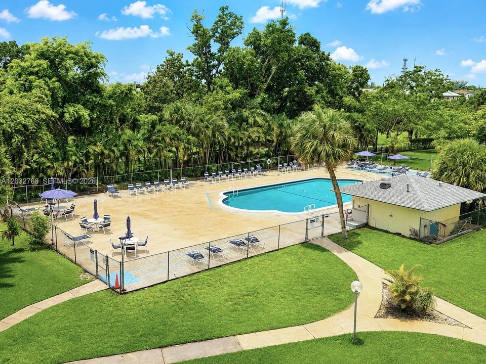 For Sale: $220,000 (2 beds, 2 baths, 1132 Square Feet)