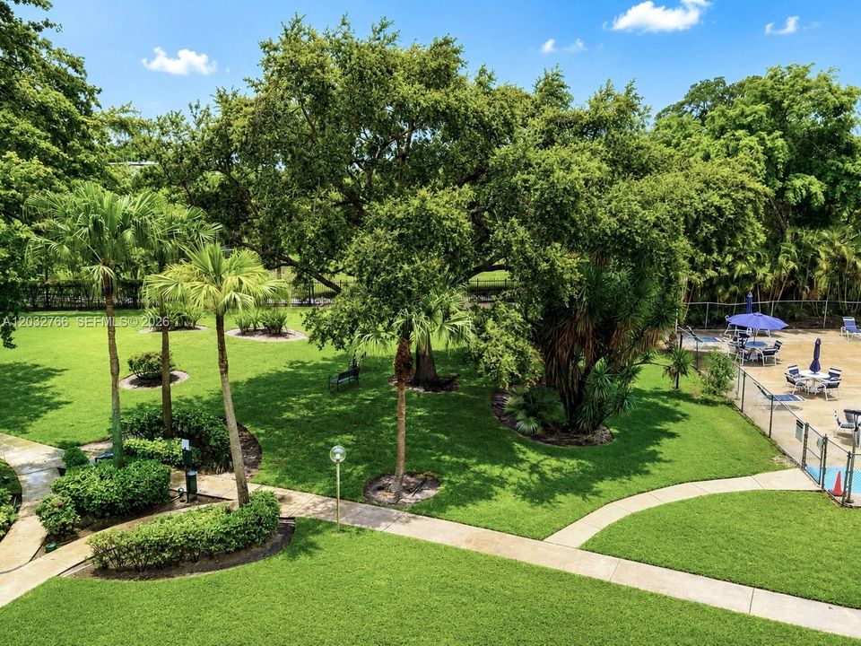 For Sale: $220,000 (2 beds, 2 baths, 1132 Square Feet)