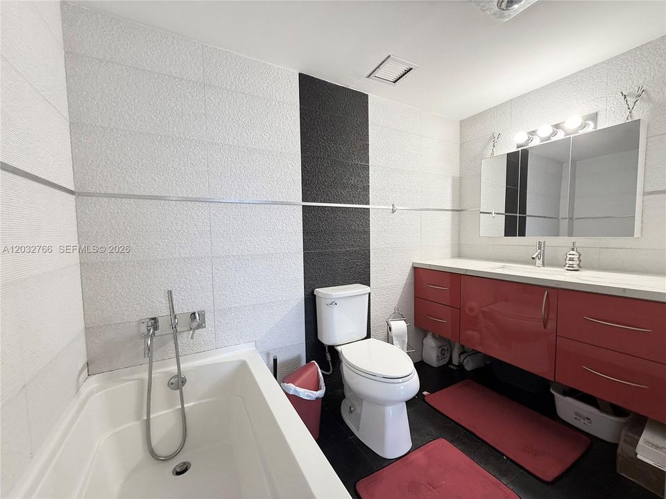 For Sale: $220,000 (2 beds, 2 baths, 1132 Square Feet)