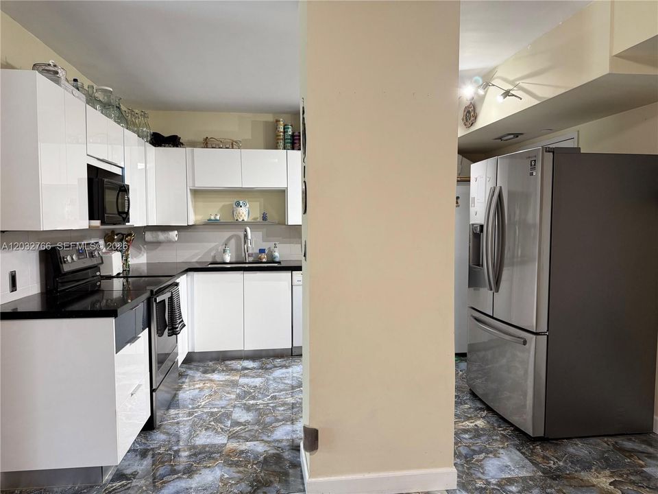 For Sale: $220,000 (2 beds, 2 baths, 1132 Square Feet)