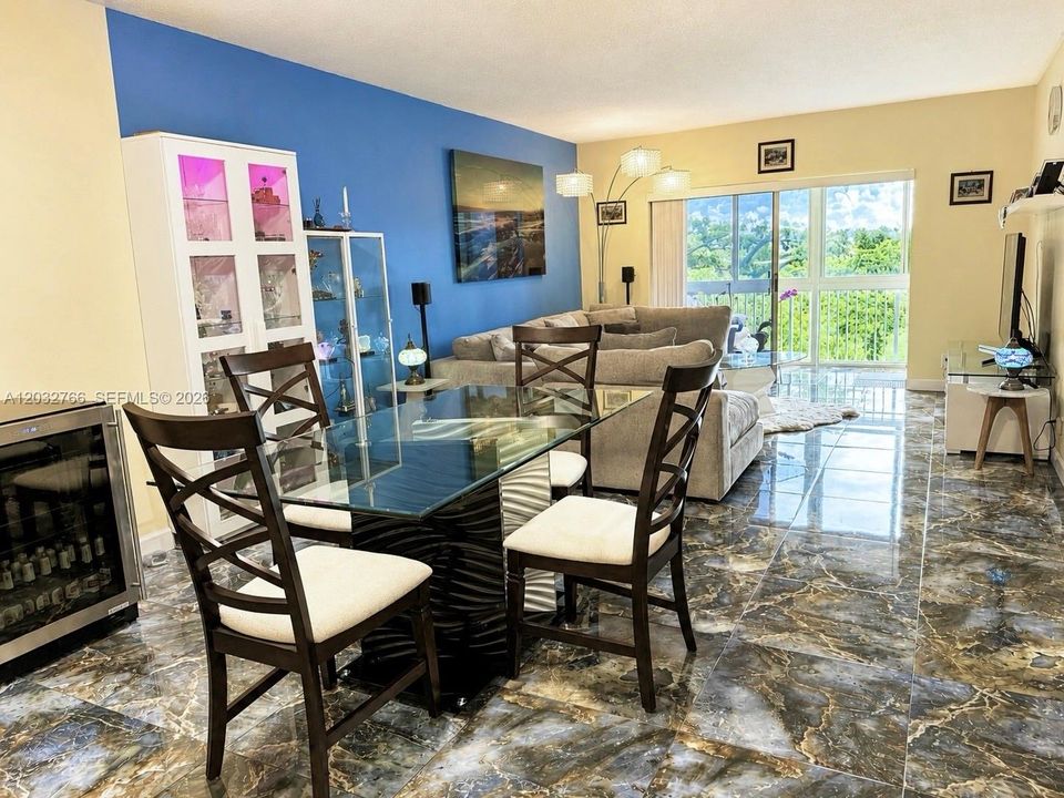 For Sale: $220,000 (2 beds, 2 baths, 1132 Square Feet)