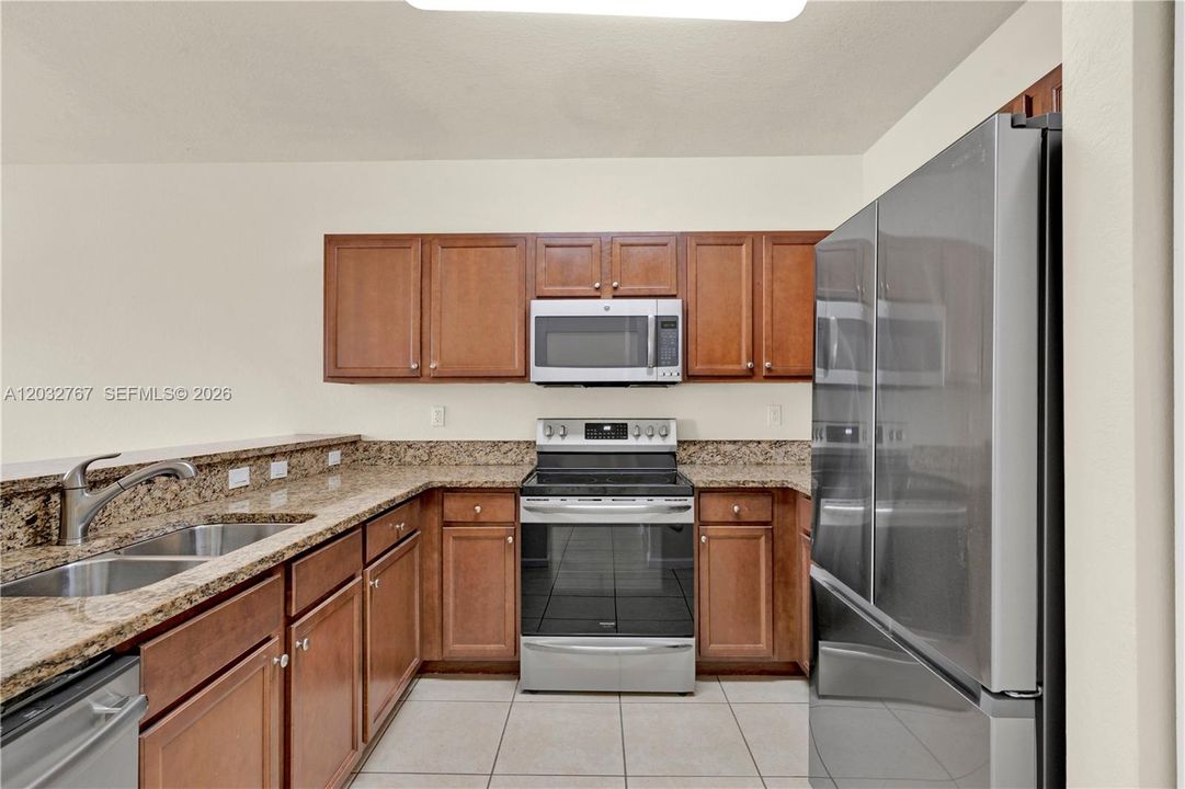 For Rent: $2,800 (3 beds, 2 baths, 1335 Square Feet)