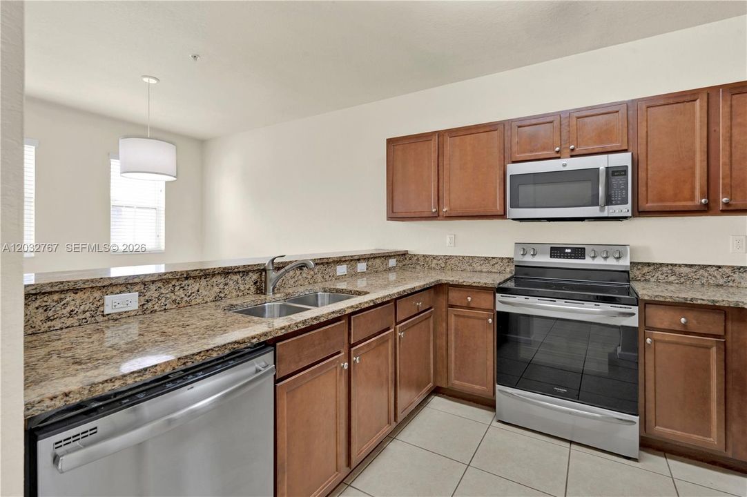For Rent: $2,800 (3 beds, 2 baths, 1335 Square Feet)