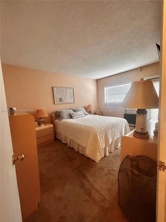 For Sale: $139,900 (1 beds, 1 baths, 786 Square Feet)