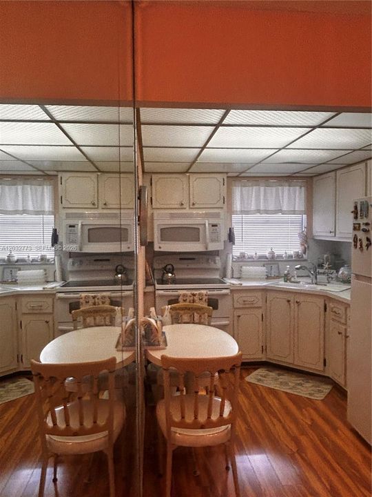 For Sale: $139,900 (1 beds, 1 baths, 786 Square Feet)