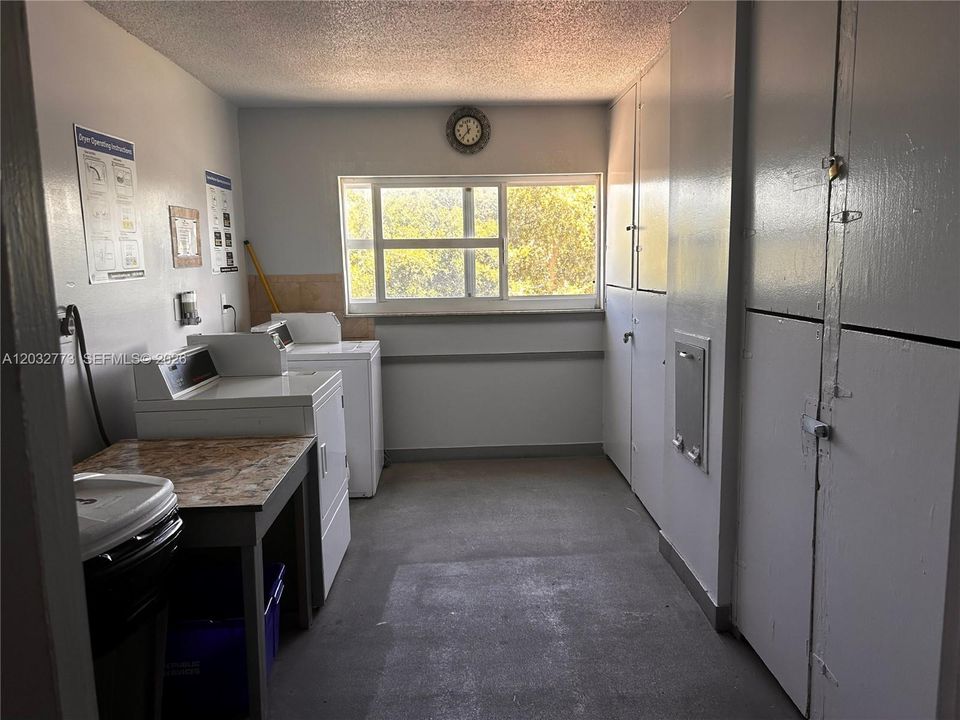 For Sale: $139,900 (1 beds, 1 baths, 786 Square Feet)