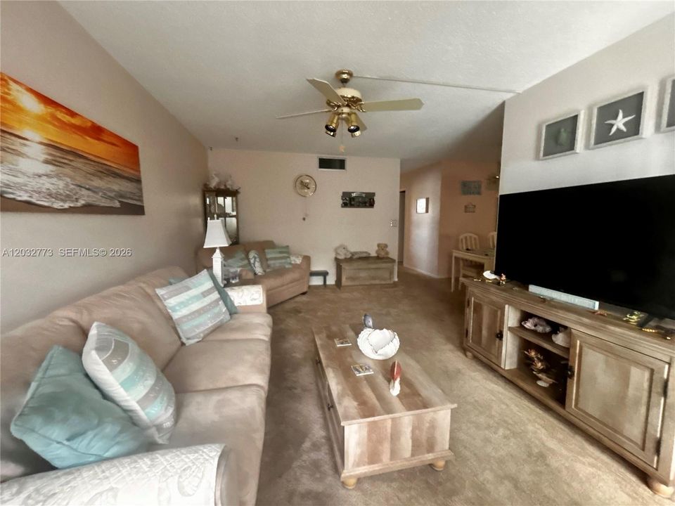 For Sale: $139,900 (1 beds, 1 baths, 786 Square Feet)