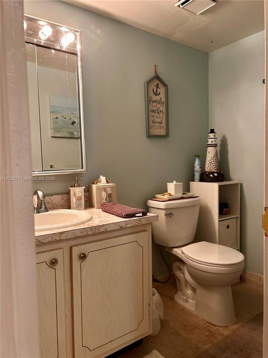 For Sale: $139,900 (1 beds, 1 baths, 786 Square Feet)