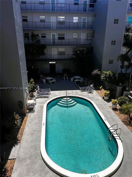 For Sale: $139,900 (1 beds, 1 baths, 786 Square Feet)