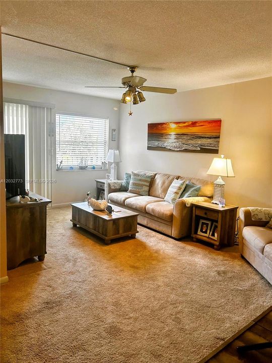 For Sale: $139,900 (1 beds, 1 baths, 786 Square Feet)