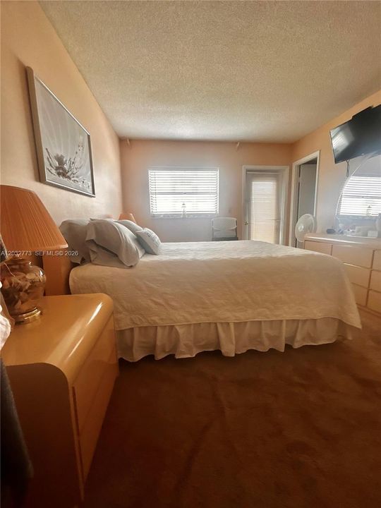 For Sale: $139,900 (1 beds, 1 baths, 786 Square Feet)