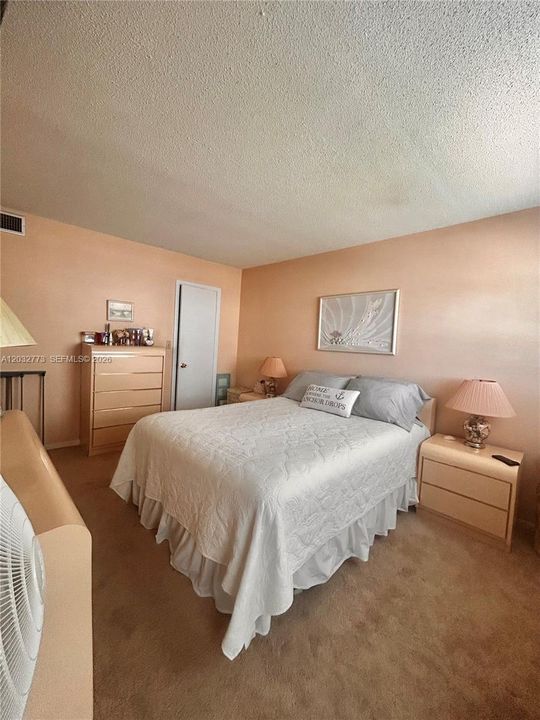 For Sale: $139,900 (1 beds, 1 baths, 786 Square Feet)