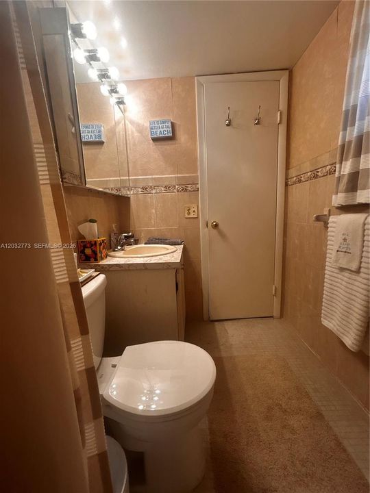 For Sale: $139,900 (1 beds, 1 baths, 786 Square Feet)