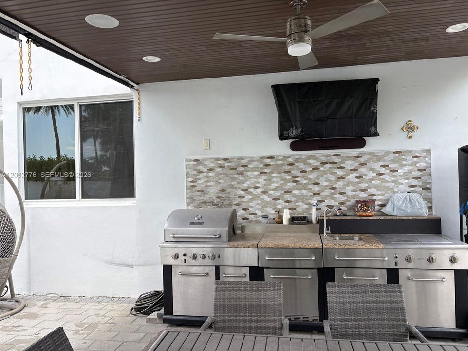 En Venta: $1,800,000 (5 camas, 5 baños, 3690 Pies cuadrados)