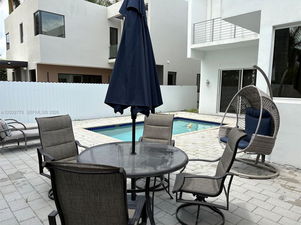 En Venta: $1,800,000 (5 camas, 5 baños, 3690 Pies cuadrados)