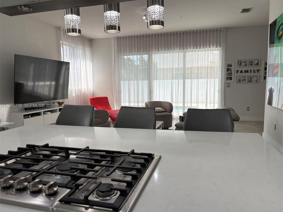 En Venta: $1,800,000 (5 camas, 5 baños, 3690 Pies cuadrados)