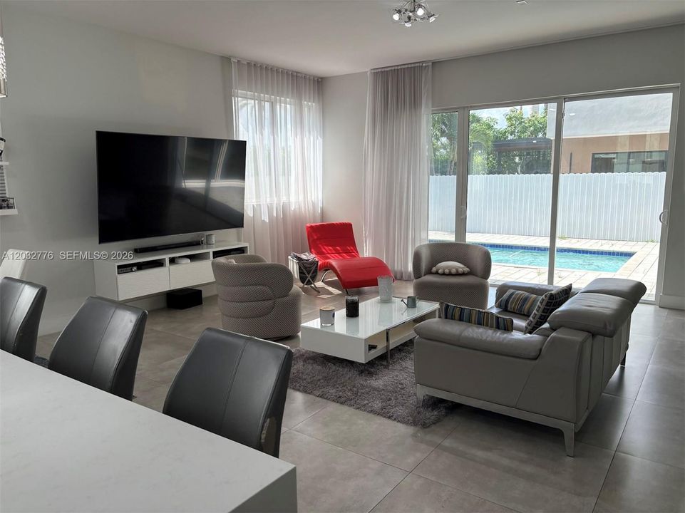 En Venta: $1,800,000 (5 camas, 5 baños, 3690 Pies cuadrados)