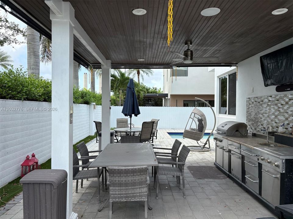 En Venta: $1,800,000 (5 camas, 5 baños, 3690 Pies cuadrados)