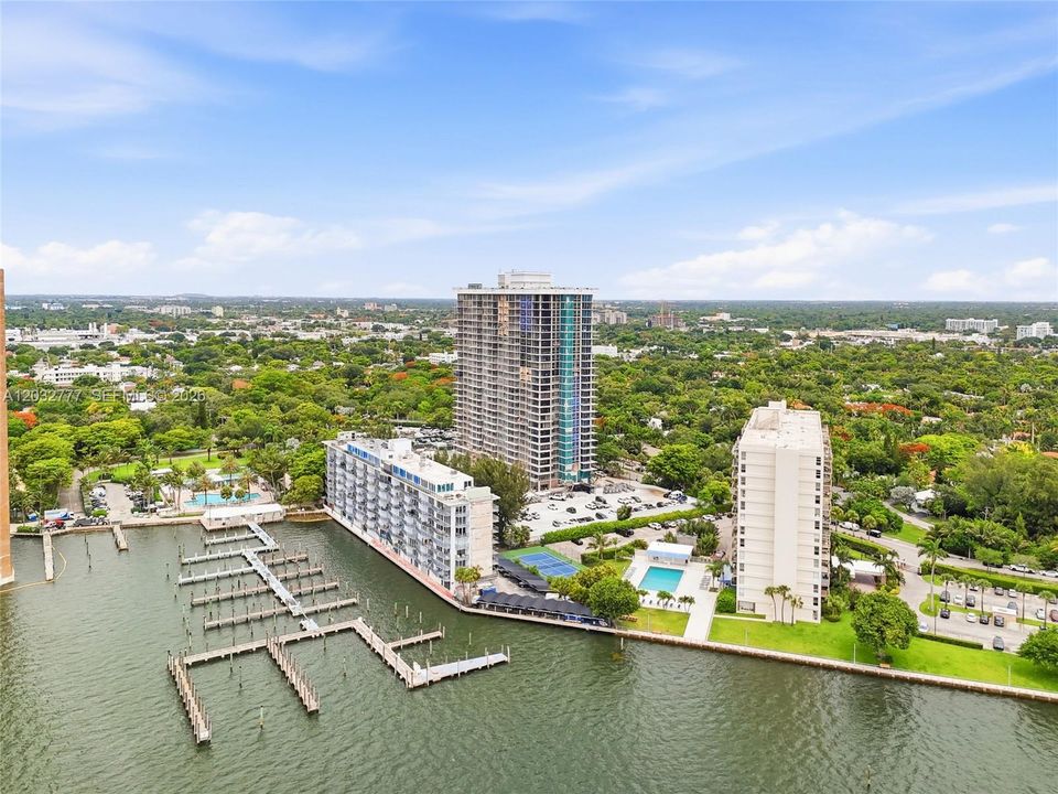 Active With Contract: $2,650 (2 beds, 2 baths, 1242 Square Feet)