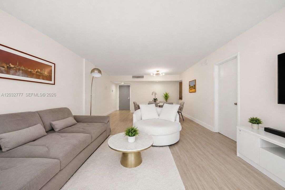 Active With Contract: $2,650 (2 beds, 2 baths, 1242 Square Feet)