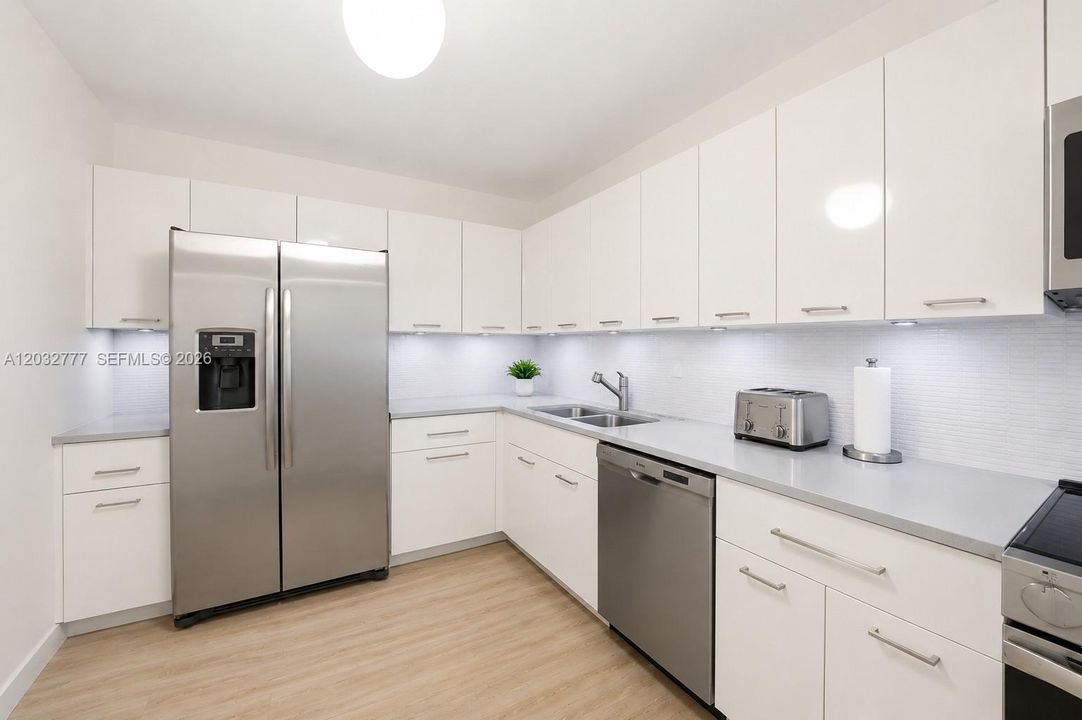 Active With Contract: $2,650 (2 beds, 2 baths, 1242 Square Feet)