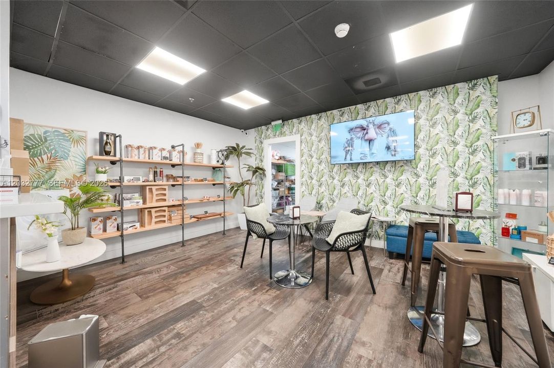 On-site café/market