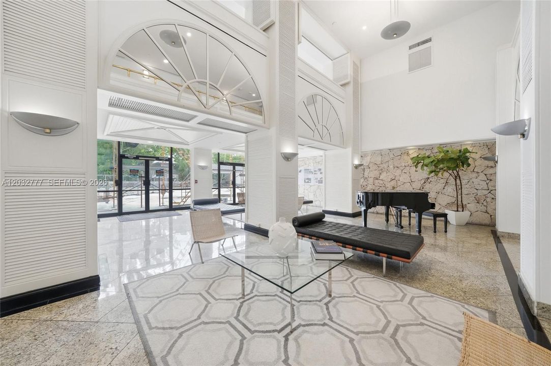 Active With Contract: $2,650 (2 beds, 2 baths, 1242 Square Feet)