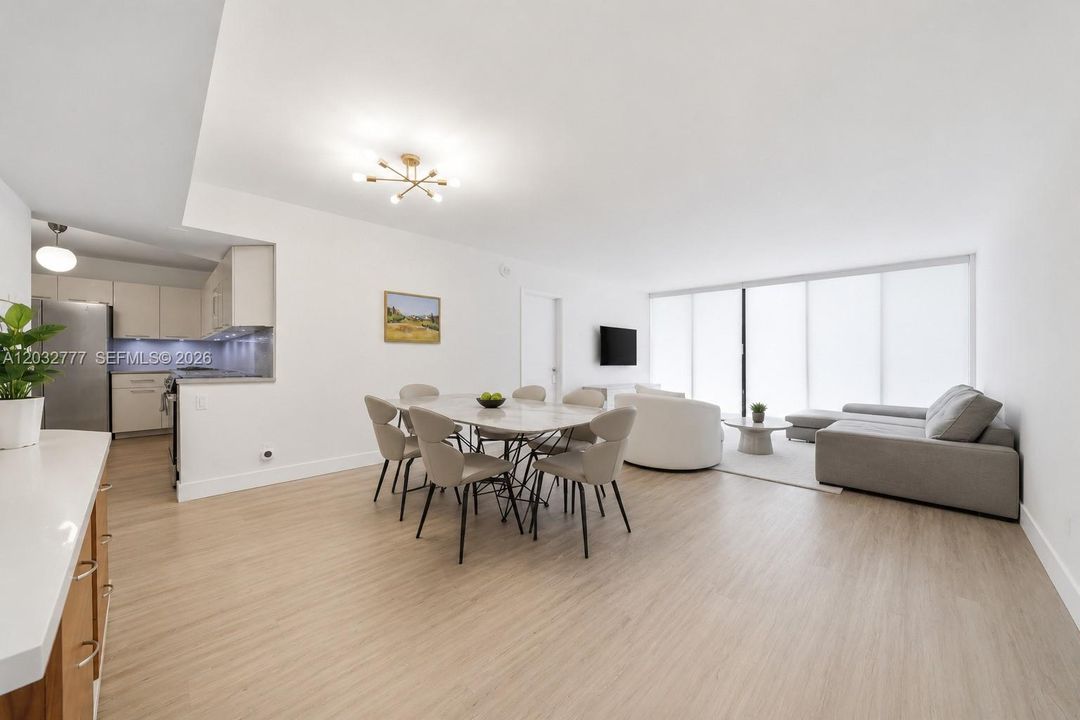 Active With Contract: $2,650 (2 beds, 2 baths, 1242 Square Feet)