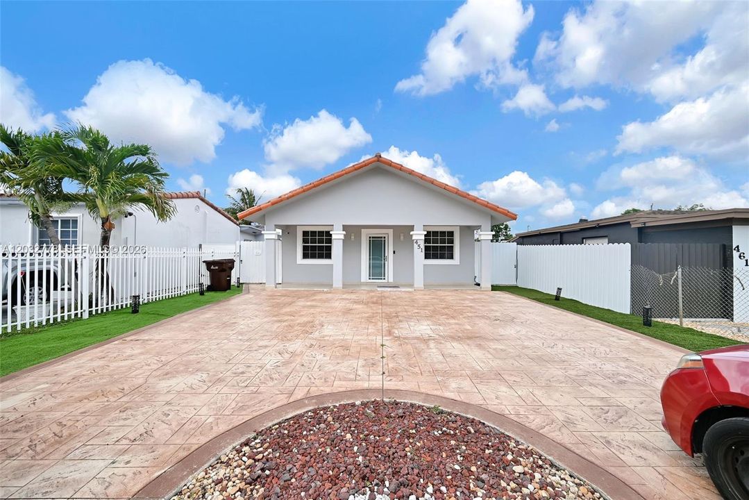For Sale: $699,000 (3 beds, 2 baths, 1350 Square Feet)
