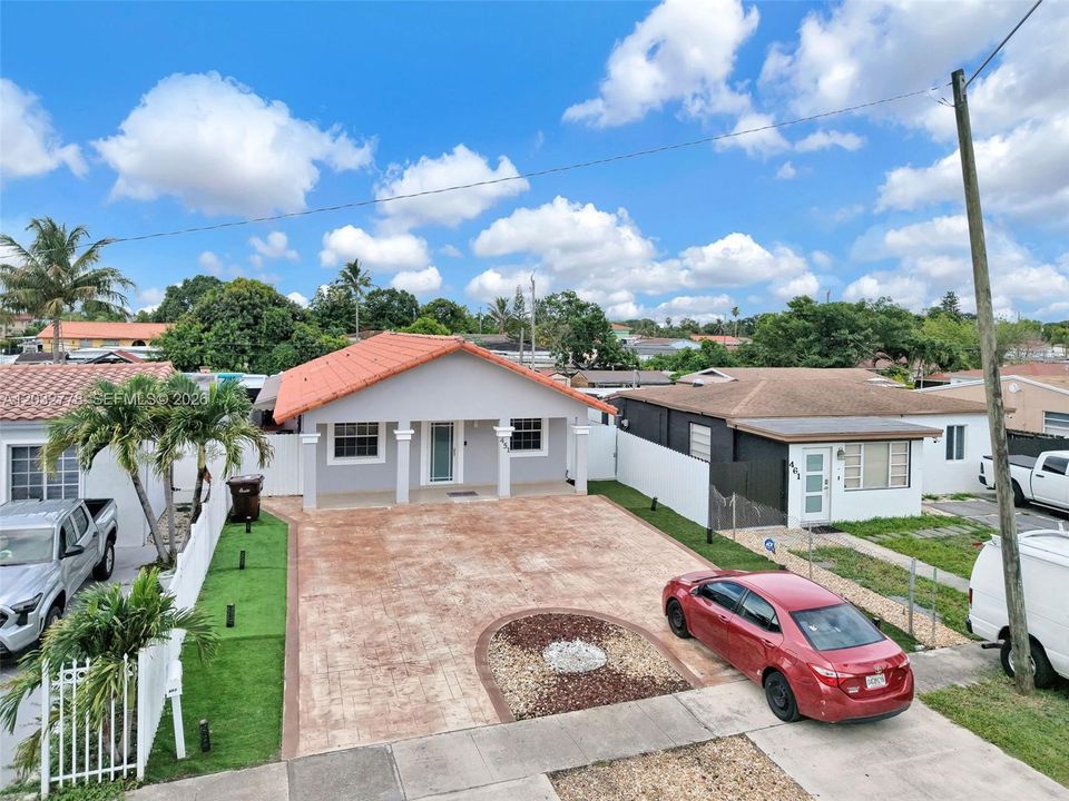 For Sale: $699,000 (3 beds, 2 baths, 1350 Square Feet)