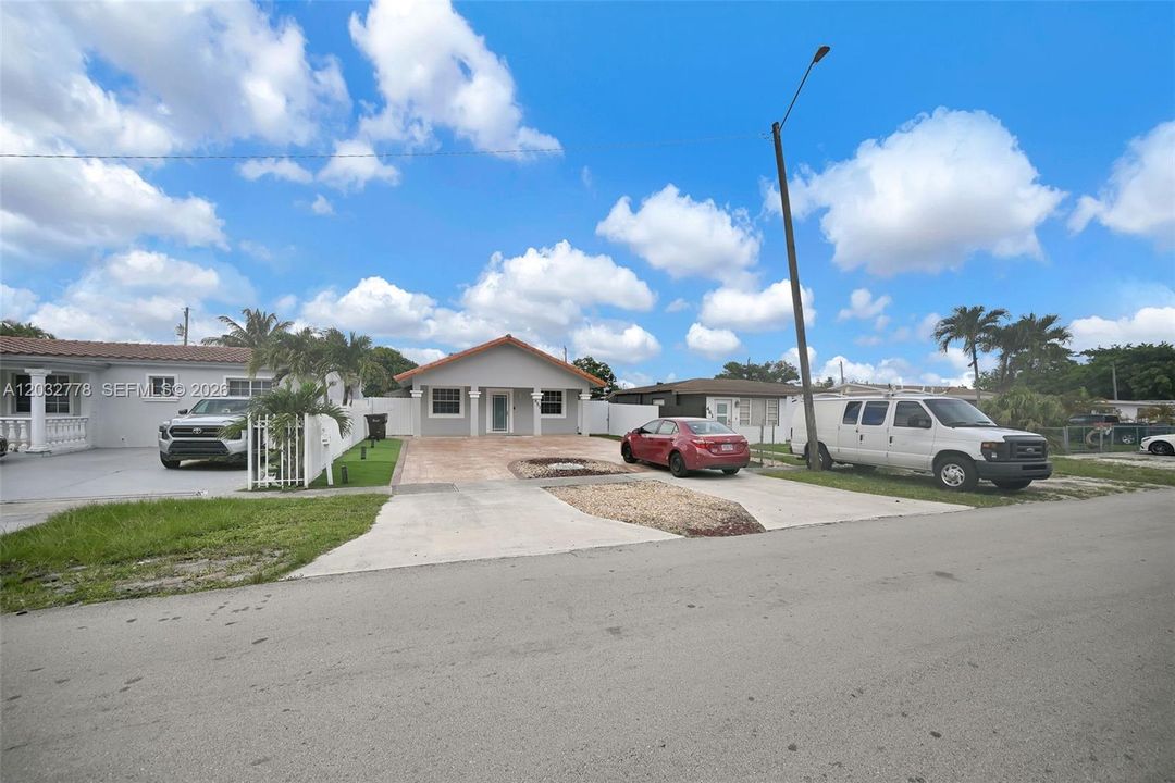 For Sale: $699,000 (3 beds, 2 baths, 1350 Square Feet)