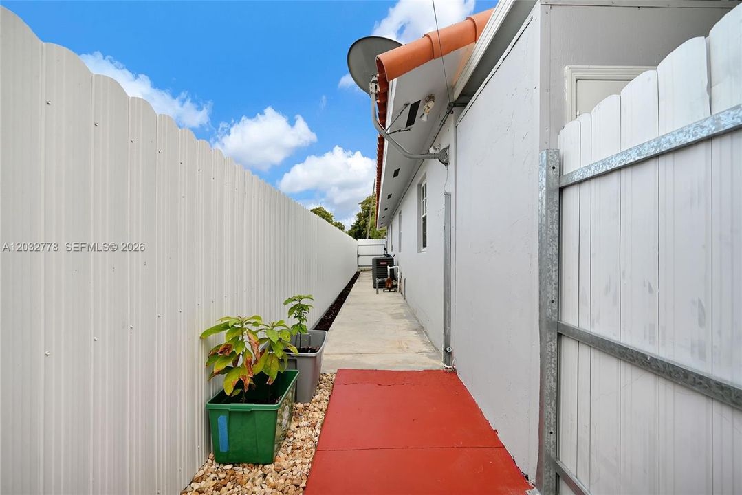 For Sale: $699,000 (3 beds, 2 baths, 1350 Square Feet)
