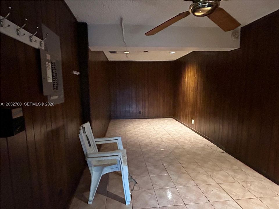 For Sale: $425,000 (3 beds, 2 baths, 1692 Square Feet)