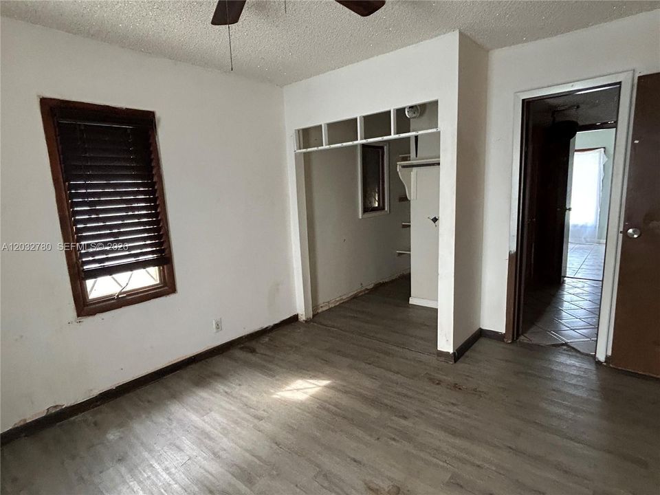 For Sale: $425,000 (3 beds, 2 baths, 1692 Square Feet)