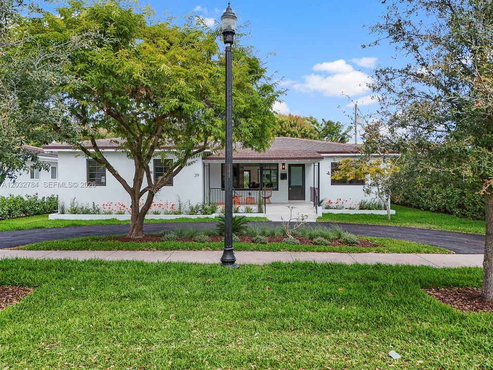 For Sale: $2,292,000 (4 beds, 3 baths, 2237 Square Feet)