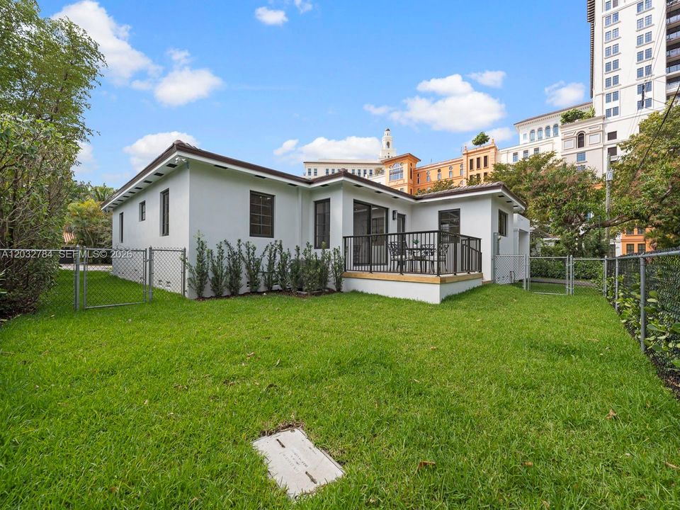 For Sale: $2,292,000 (4 beds, 3 baths, 2237 Square Feet)