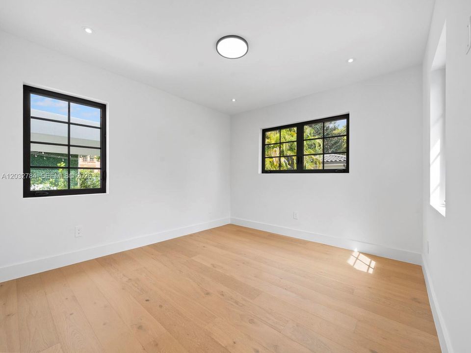 For Sale: $2,292,000 (4 beds, 3 baths, 2237 Square Feet)