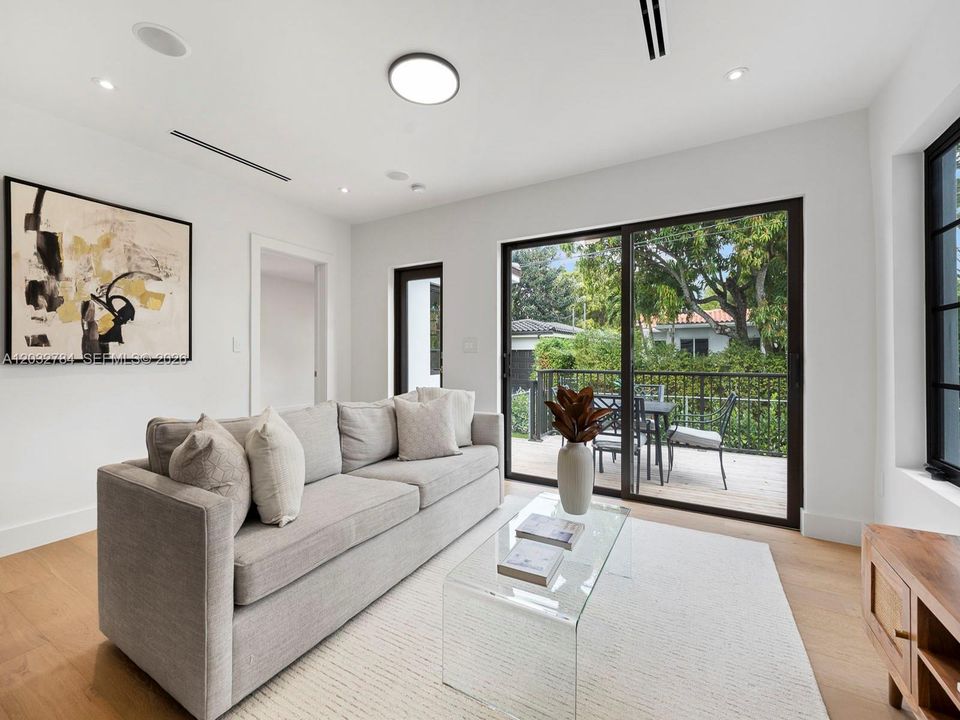 For Sale: $2,292,000 (4 beds, 3 baths, 2237 Square Feet)
