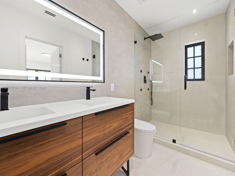 For Sale: $2,292,000 (4 beds, 3 baths, 2237 Square Feet)