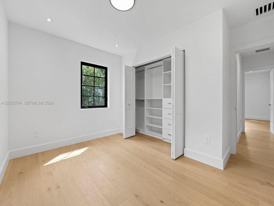 For Sale: $2,292,000 (4 beds, 3 baths, 2237 Square Feet)
