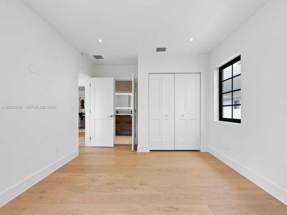 For Sale: $2,292,000 (4 beds, 3 baths, 2237 Square Feet)