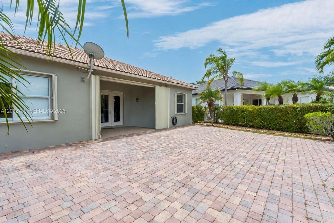 For Sale: $825,000 (3 beds, 2 baths, 1888 Square Feet)