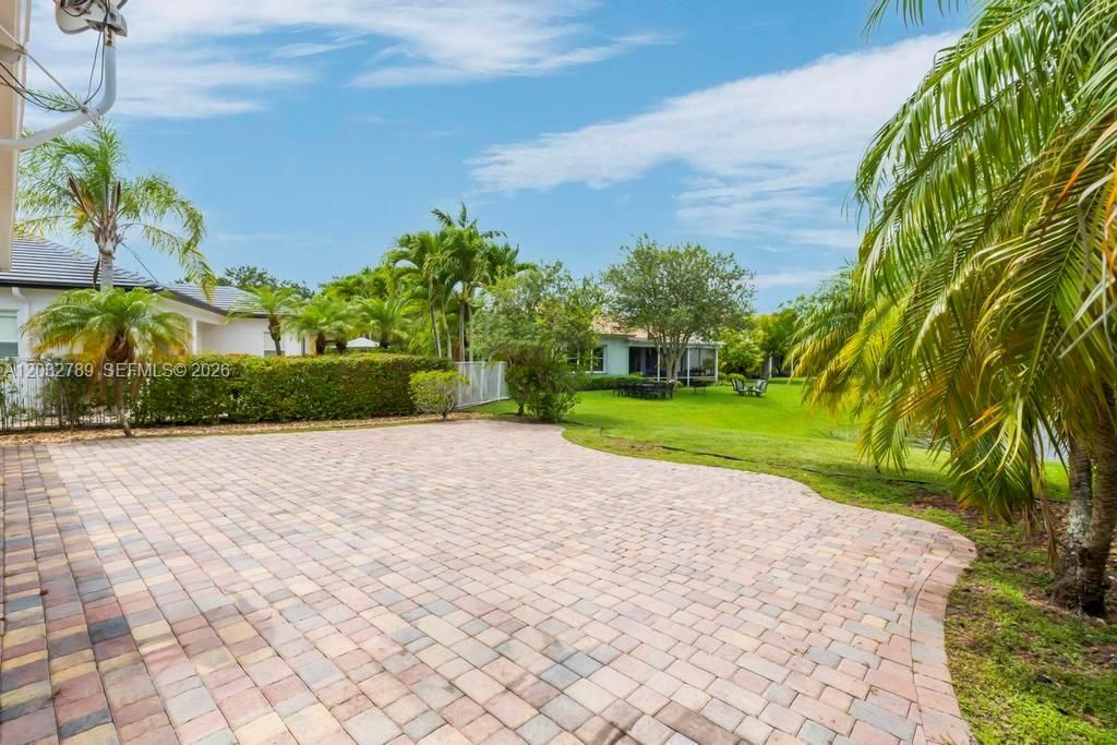 For Sale: $825,000 (3 beds, 2 baths, 1888 Square Feet)