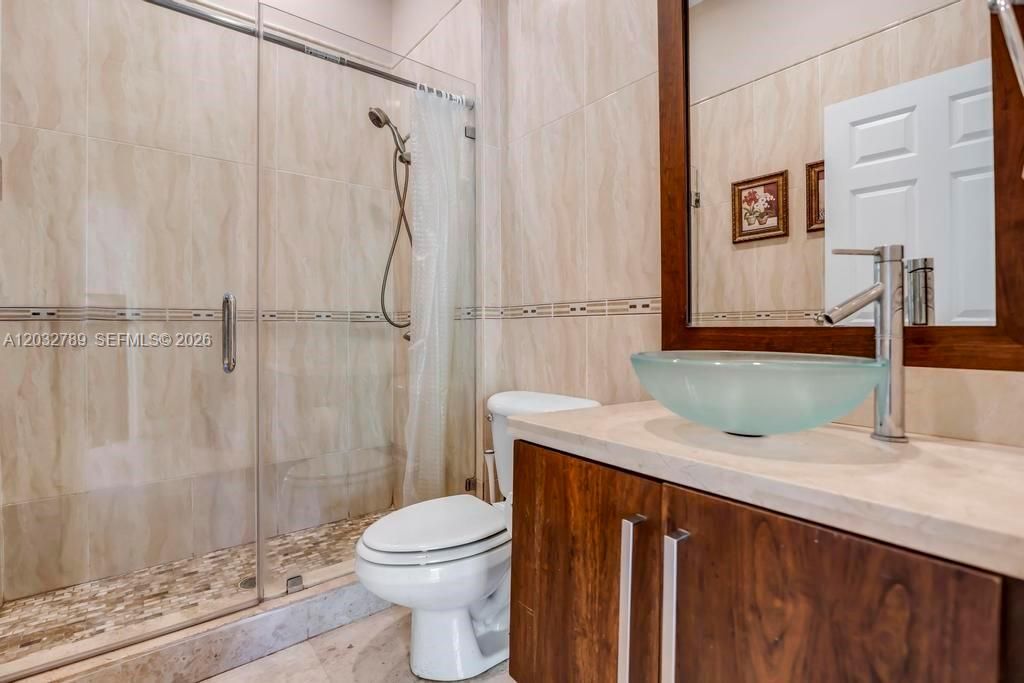 For Sale: $825,000 (3 beds, 2 baths, 1888 Square Feet)