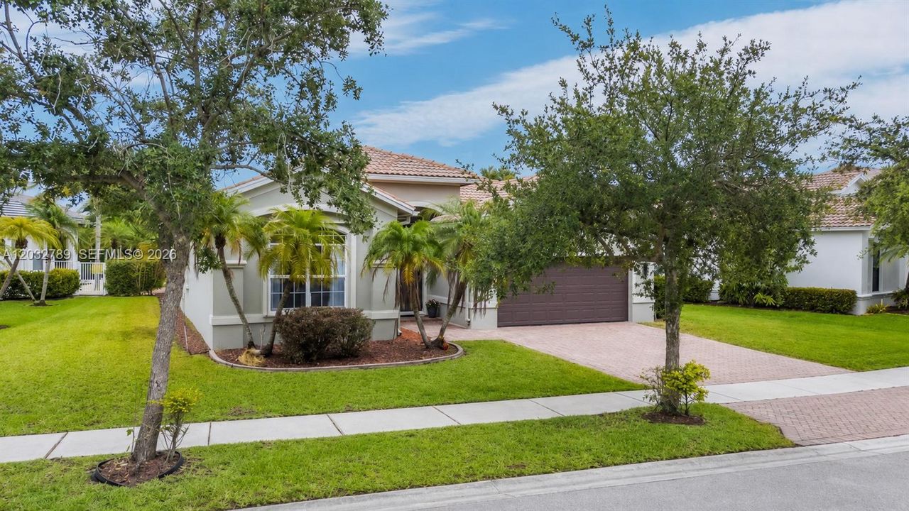 For Sale: $825,000 (3 beds, 2 baths, 1888 Square Feet)