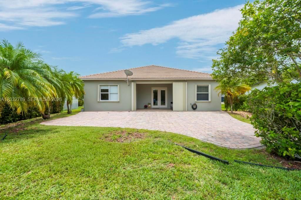 For Sale: $825,000 (3 beds, 2 baths, 1888 Square Feet)